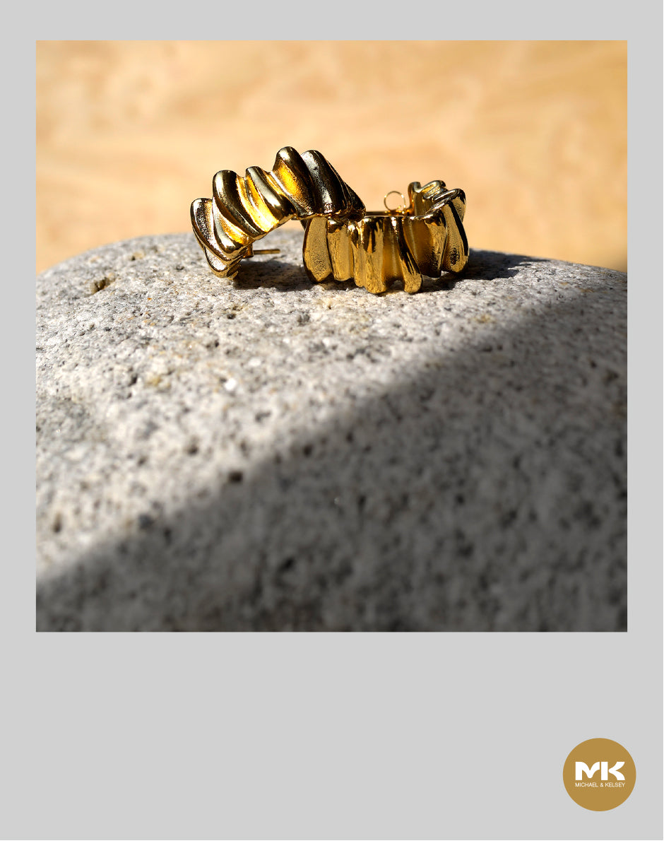 不規則波浪型耳環(金)